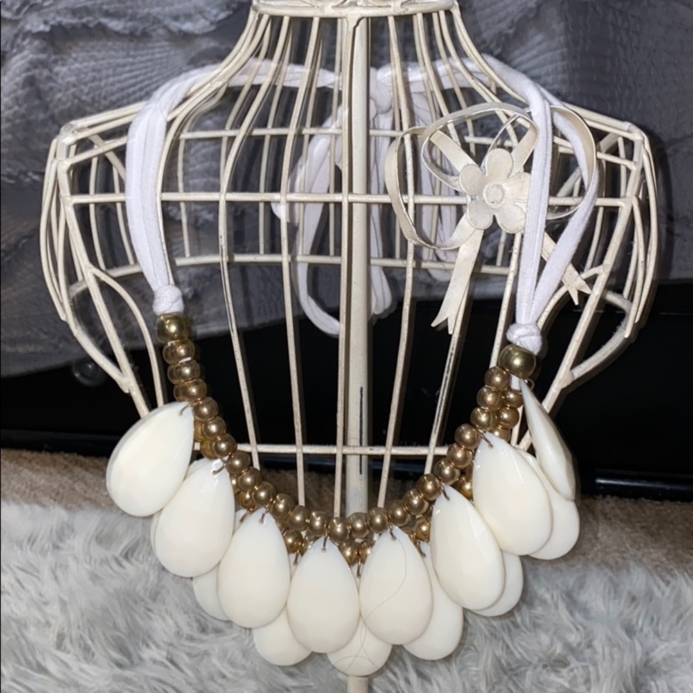 Adjustible bib necklace! White